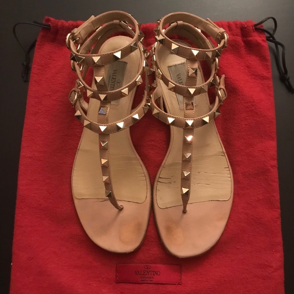 Valentino Garavani Rockstud Flat Thong Sandal - Picture 3 of 5